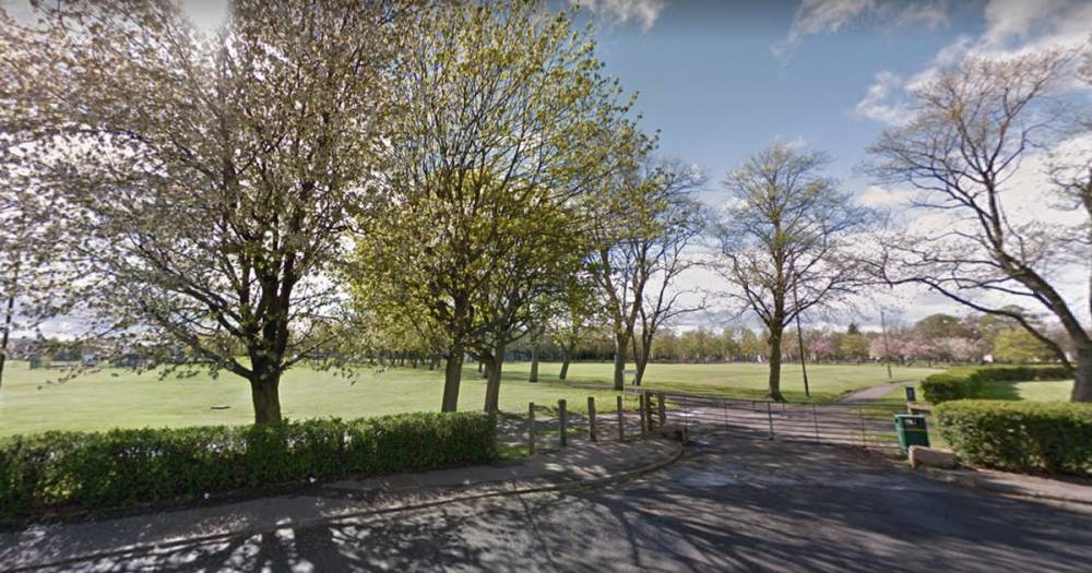 Man left with broken jaw after brutal gang attack in Scots park - www.dailyrecord.co.uk - Scotland