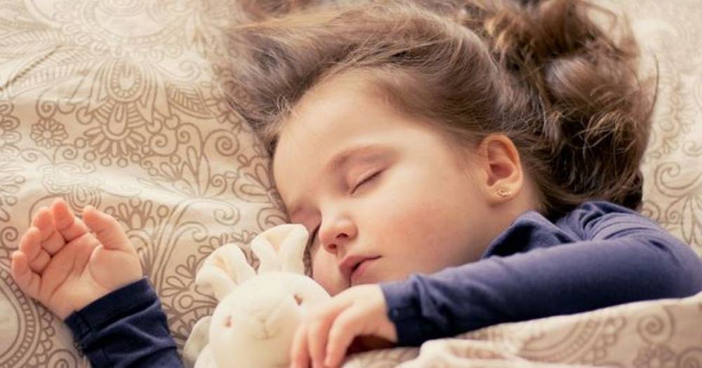 How much sleep kids need at every age from newborn babies to teenagers - www.manchestereveningnews.co.uk