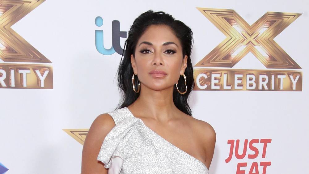 Nicole Scherzinger performs 'quarantine cleaning' with impressive split while mopping the floor - www.foxnews.com
