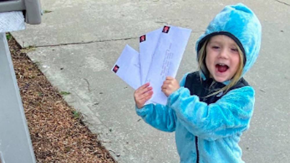 This Sweet 4-Year-Old Delivering Letters to Nursing Homes Will Brighten Your Day - www.etonline.com - Wisconsin