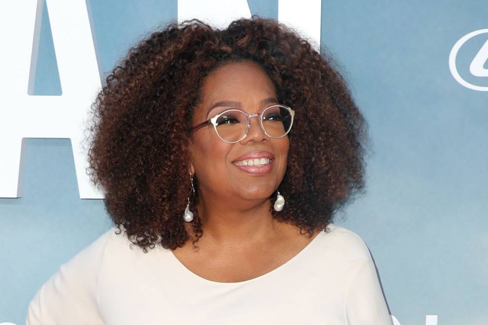 Oprah Winfrey Hilariously Struggles To Change Her Bed Linens, Asks Instagram For Help - etcanada.com