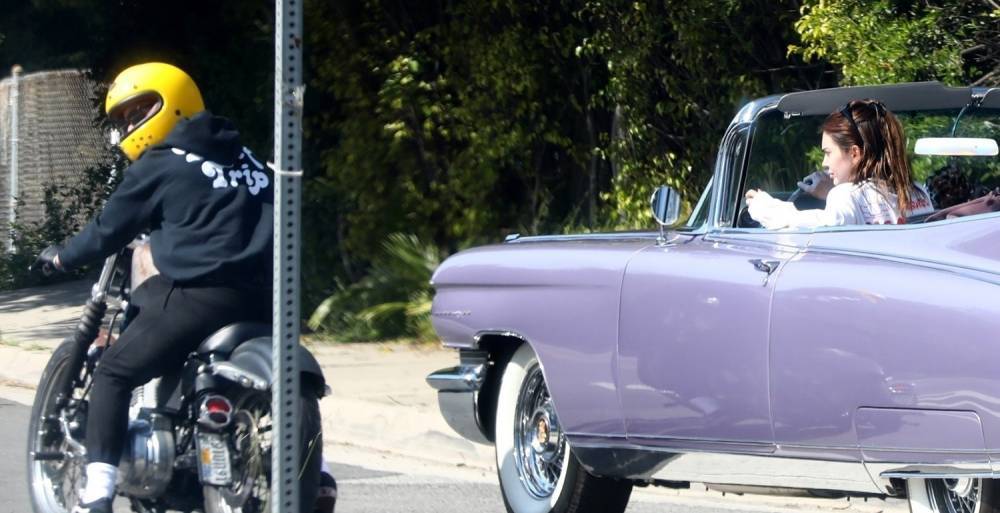 Kendall Jenner Goes for a Drive with Harry Styles Riding Next to Her! - www.justjared.com - Los Angeles