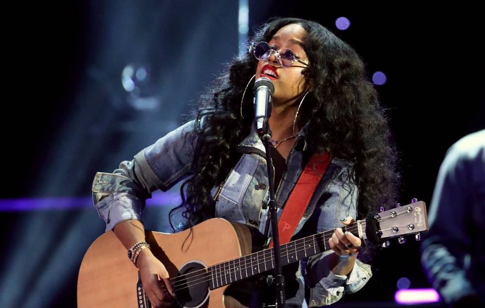 H.E.R. gives entire team funds to help them through the coronavirus crisis - www.nme.com