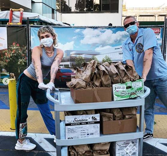 Miley Cyrus And Cody Simpson Deliver 120 Meals To Their Local Hospital - etcanada.com