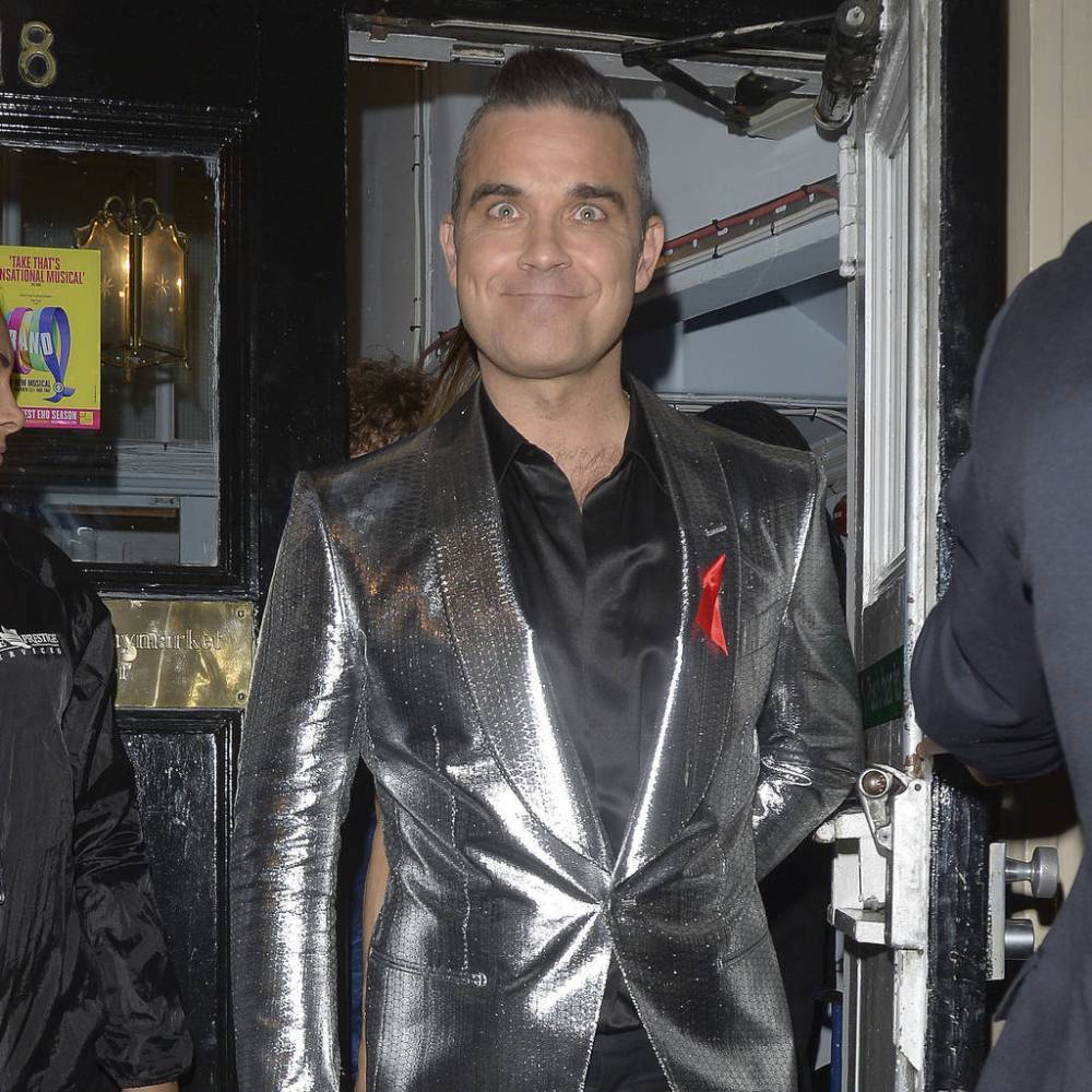 Robbie Williams suffered coronavirus symptoms during three-week isolation from family - www.peoplemagazine.co.za - Los Angeles