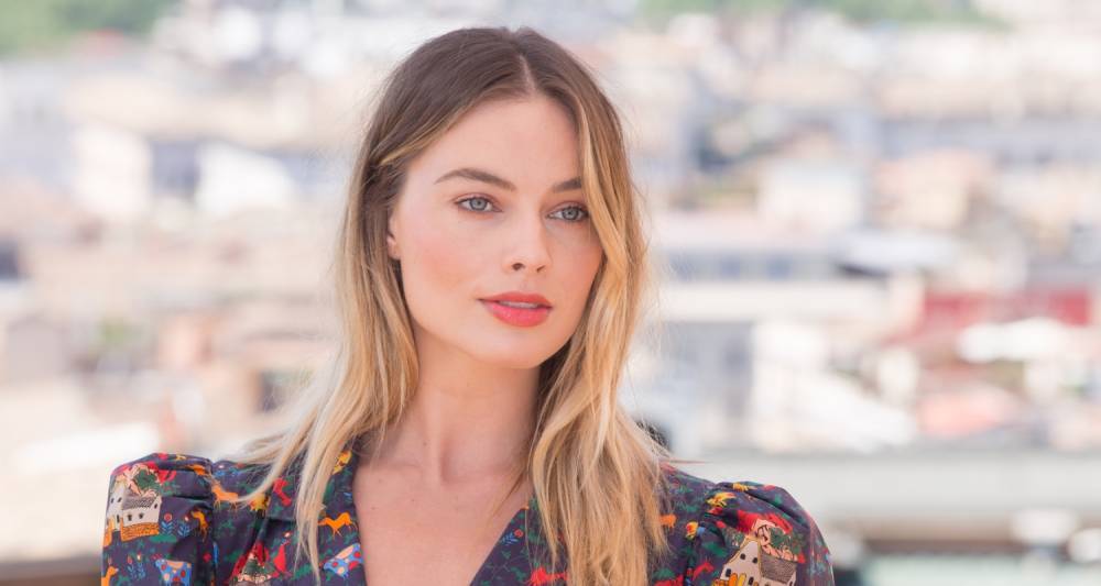 'You look like an old wench': Stylist attacks Margot Robbie in blistering online rant - www.who.com.au - Australia - Russia