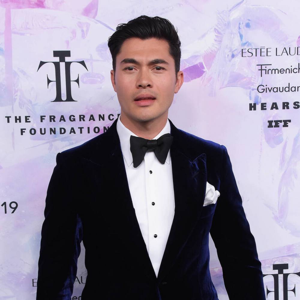 Olivia Munn helps pal Henry Golding realise foster dog dream - www.peoplemagazine.co.za - Los Angeles