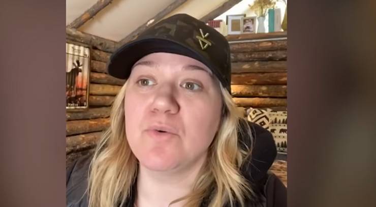 Kelly Clarkson Gives Tour of Stunning Family Ranch in Montana - Watch! - www.justjared.com - Montana