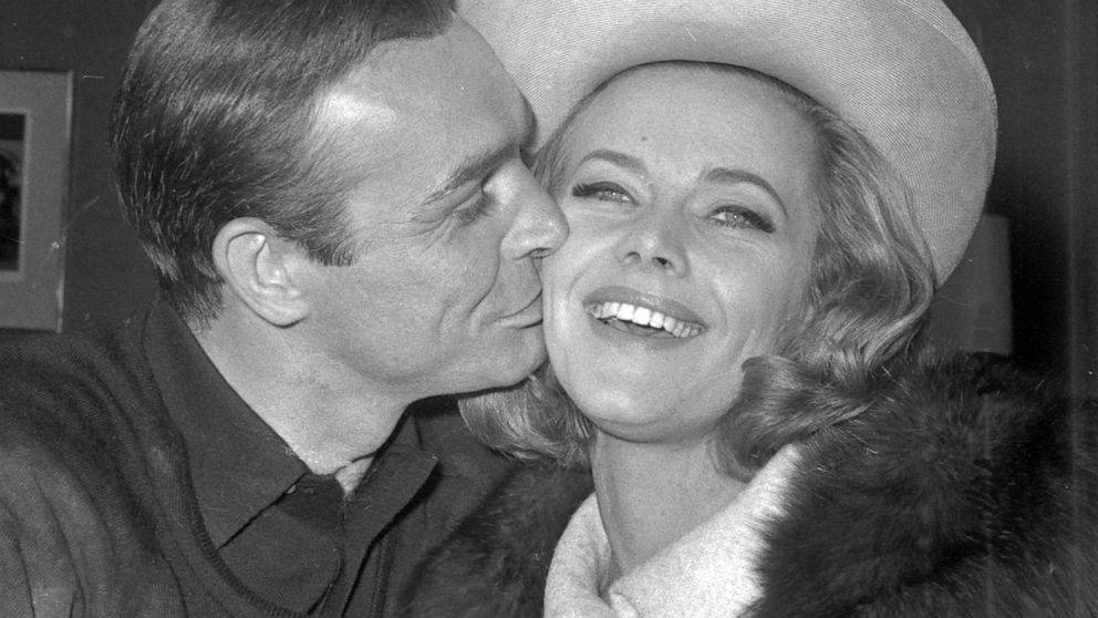 Honor Blackman, who played Bond's Pussy Galore, dies at 94 - abcnews.go.com - Britain - New York - city England