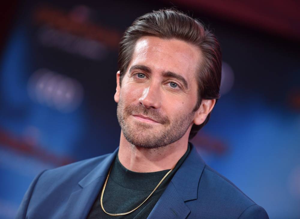 Jake Gyllenhaal Takes Swipe At ‘Nonsense’ Rumours He Has Framed Artwork Of Himself Dotted Around His Apartment - etcanada.com