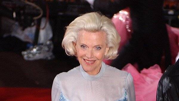 Tributes paid to ‘film icon’ Honor Blackman following her death at 94 - www.breakingnews.ie - Britain
