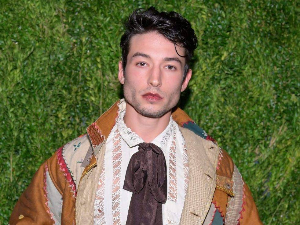 'DO YOU WANNA FIGHT': Video appears to show Ezra Miller choked female fan, threw her to ground - torontosun.com