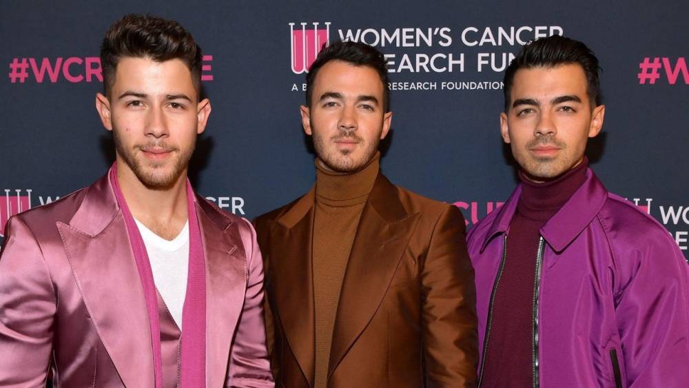Jonas Brothers & Ryan Reynolds Send Messages of Hope to Kids From the Make-a-Wish Foundation - www.etonline.com