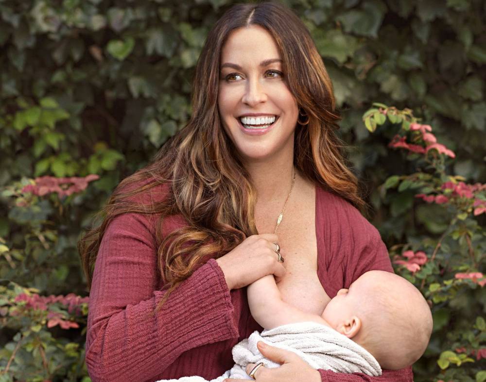Alanis Morissette Breastfeeds On Cover Of ‘Health’, Speaks About Suffering Postpartum Depression In Candid Interview - etcanada.com