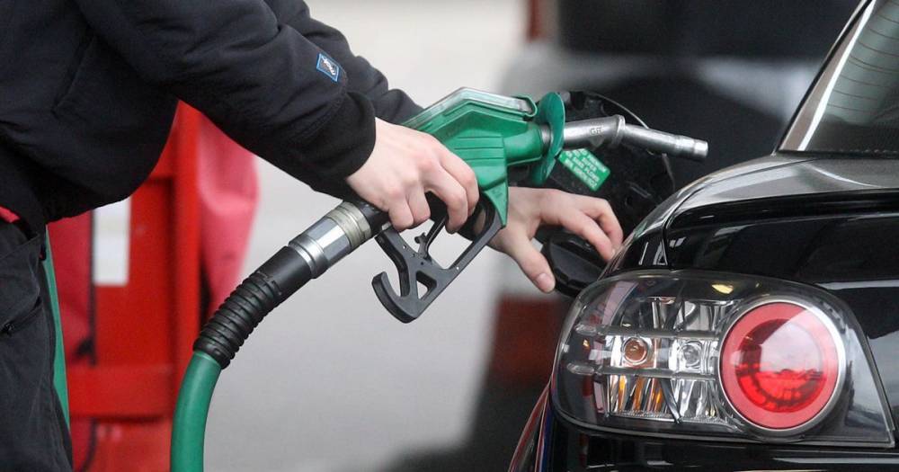 Fuel prices hit three year low as retailers sell petrol for less than £1 per litre - www.manchestereveningnews.co.uk
