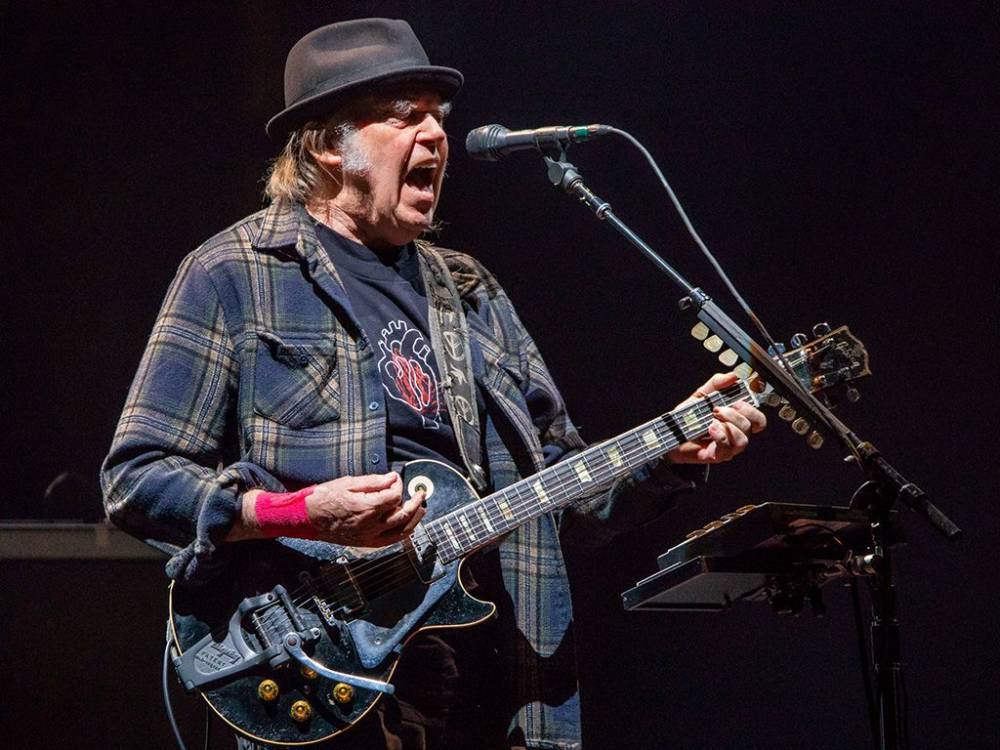 Neil Young Releases Previously Unseen 1991 Crazy Horse Concert Footage - etcanada.com