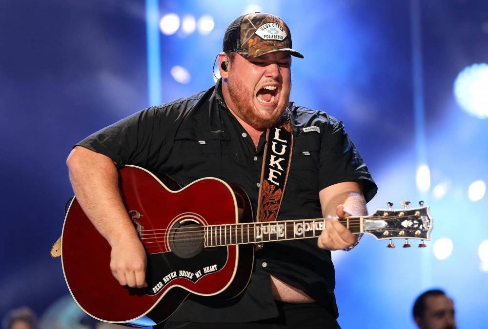 Luke Combs Shares Fans’ Small Victories In Social Media-Fuelled Video For ‘Does To Me’ - etcanada.com