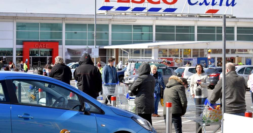 Tesco asks shoppers to visit stores as it can't meet online demand after panic-buyers clear shelves - www.manchestereveningnews.co.uk - Britain