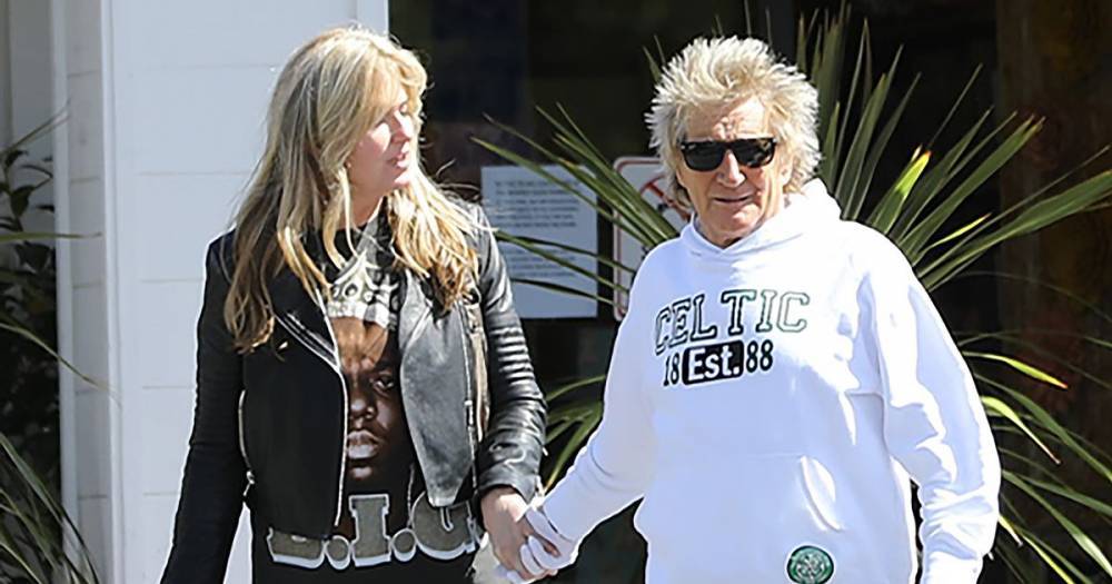 Rod Stewart's wife Penny Lancaster shares loved up lockdown snap - www.dailyrecord.co.uk