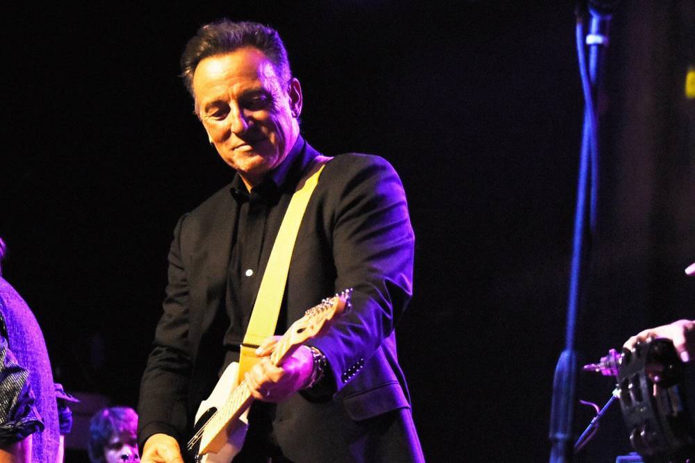 Bruce Springsteen spinning tunes for special radio show - www.hollywood.com