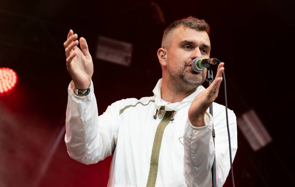 Reverend & The Makers’ Jon McClure covers ‘Make You Feel My Love’ with NHS nurse cousin - www.nme.com