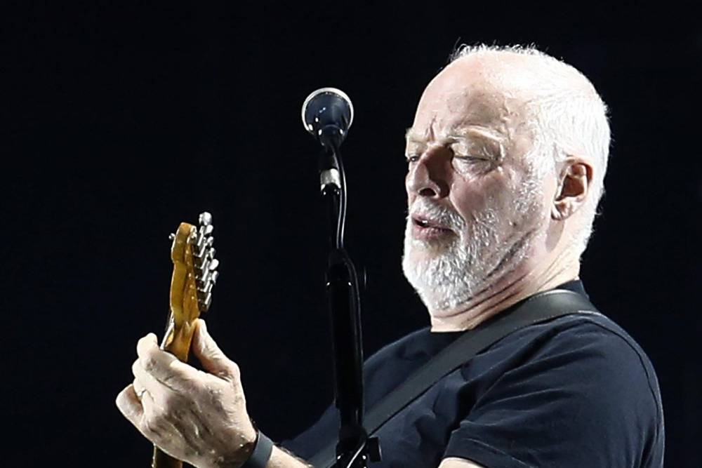 Pink Floyd Guitarist David Gilmour Livestreams Covers Of Leonard Cohen Classics - etcanada.com