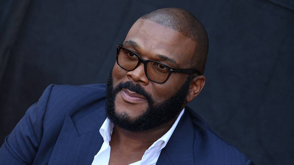 Tyler Perry Surprises Senior Shoppers, Pays For Their Groceries - deadline.com - state Louisiana - New Orleans