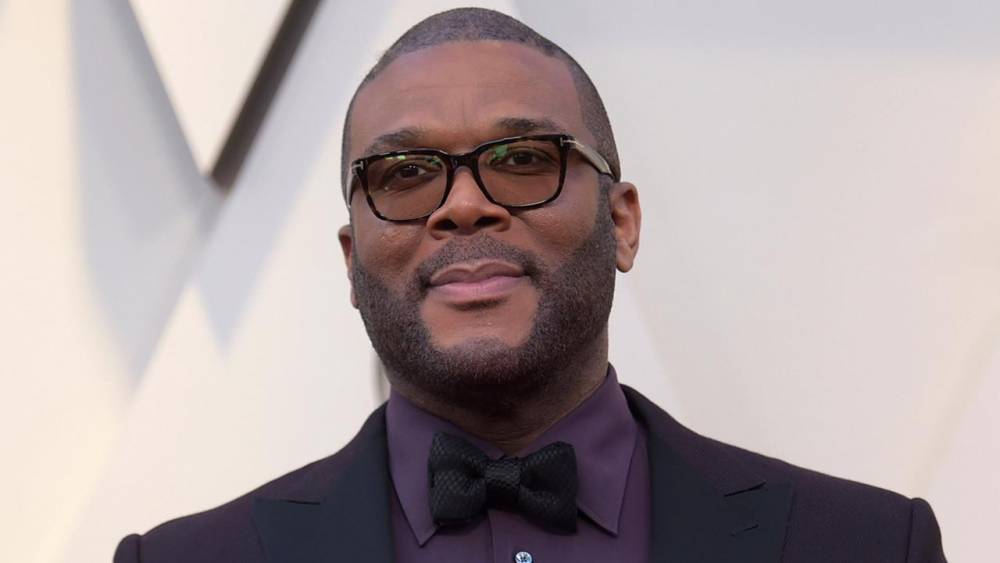 Tyler Perry cheers Atlanta Kroger shoppers by paying for their groceries during coronavirus - www.foxnews.com - Hollywood - Atlanta