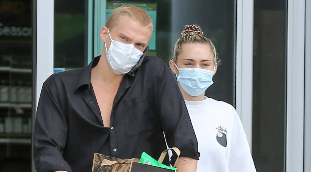 Miley Cyrus & Cody Simpson Stay Safe in Masks & Gloves While Stocking Up on Groceries - www.justjared.com - Australia