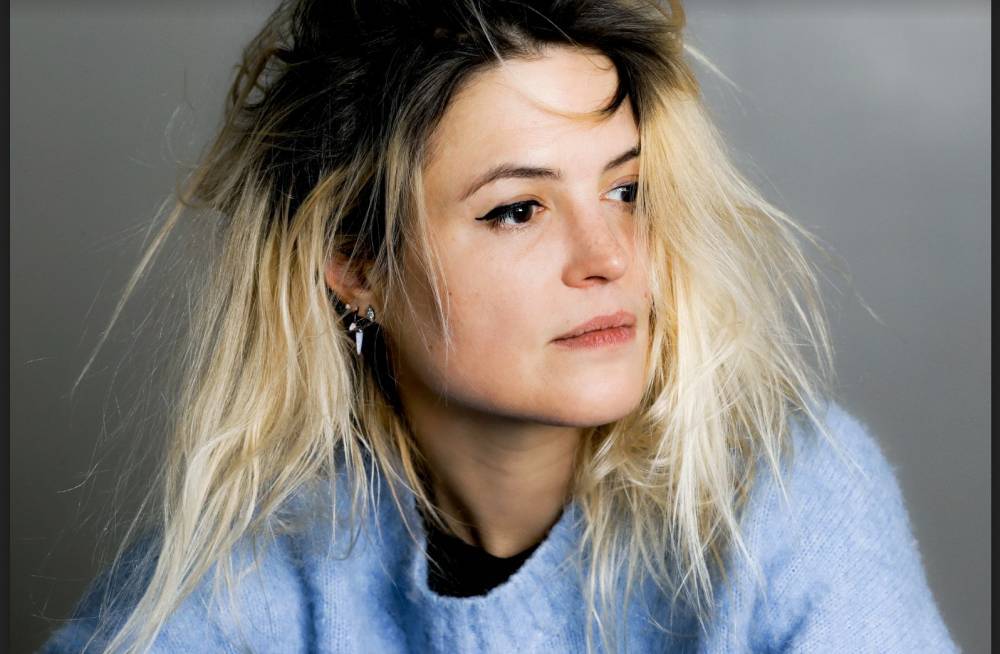 The Kills’ Alison Mosshart Drops New Song From FacebookWatch Drama ‘Sacred Lies’ (Watch Video) - variety.com