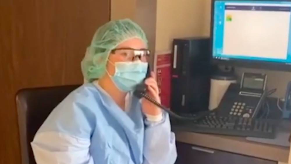 A NYC Nurse Cheers Up Hospital Patients Every Day by Singing to Them Over the Intercom -- Watch! - www.etonline.com - New York - county Queens