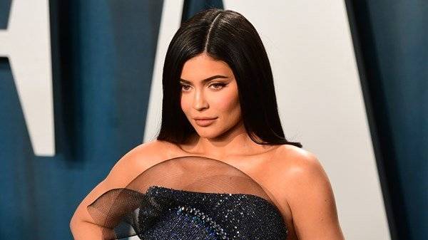 Kylie Jenner says ‘someone close to home’ has tested positive for coronavirus - www.breakingnews.ie - USA