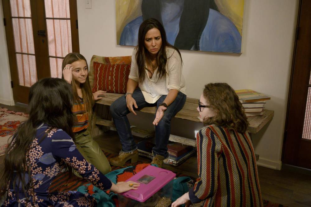 Better Things Is the 'Call Your Mom' Show We Need Right Now - www.tvguide.com - Britain