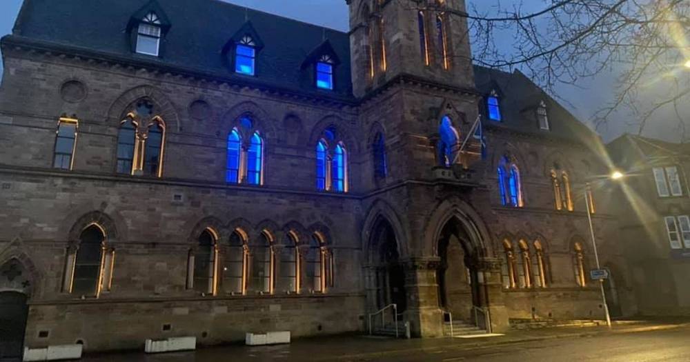 Dumbarton Bridge and council offices light up in blue for NHS staff - www.dailyrecord.co.uk