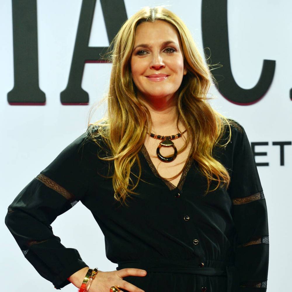 Drew Barrymore hit with lawsuit over cushion designs - www.peoplemagazine.co.za - Turkey
