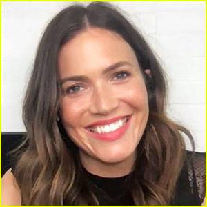 Mandy Moore Says She Gets Called 'Bigfoot' But Isn't Proud Of Her Size-10 Feet - www.justjared.com