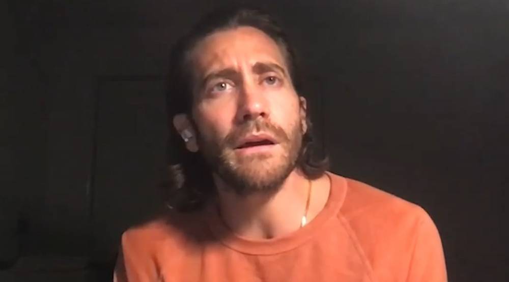 Jake Gyllenhaal Sings Romantic New Song 'Across the Way,' About Life in Quarantine (Video) - www.justjared.com