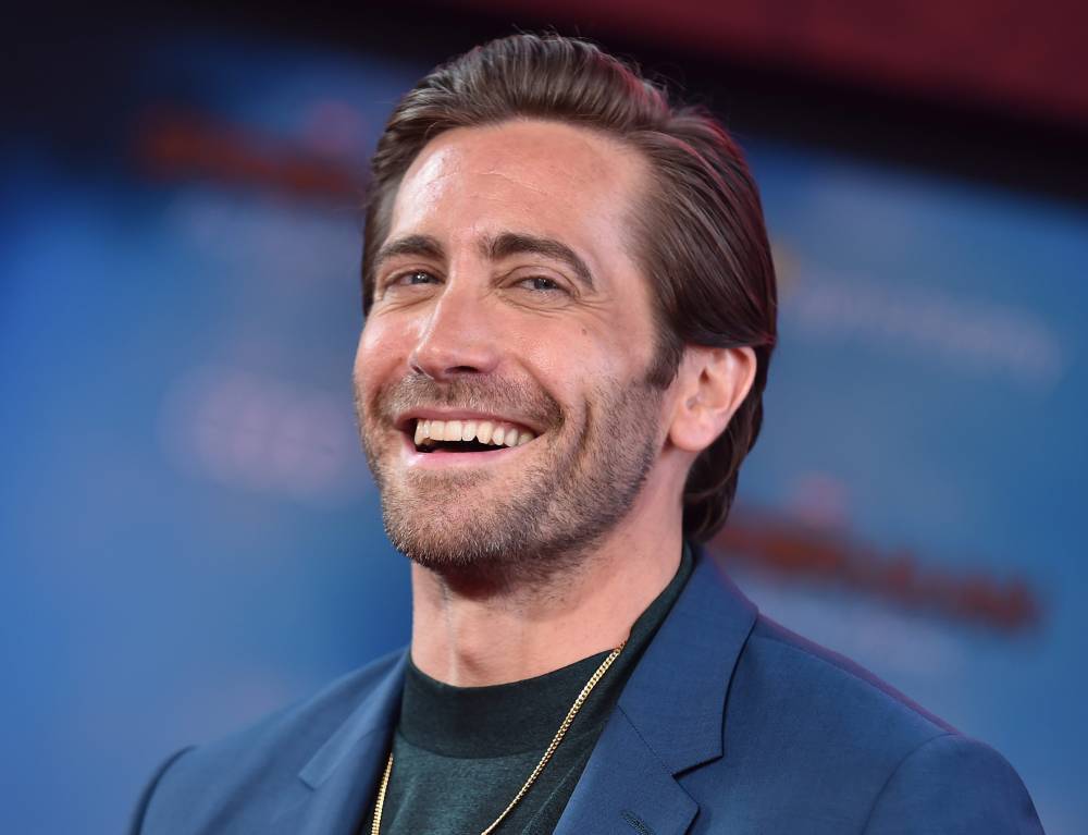 Jake Gyllenhaal Sings ‘Across The Way’, A New Song About Finding Love During Quarantine - etcanada.com