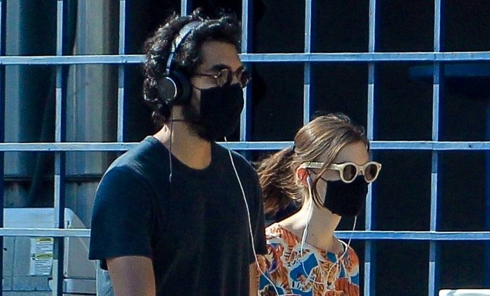 Dev Patel & Girlfriend Tilda Cobham-Hervey Wear Protective Masks on Afternoon Stroll - www.justjared.com - Australia - Los Angeles