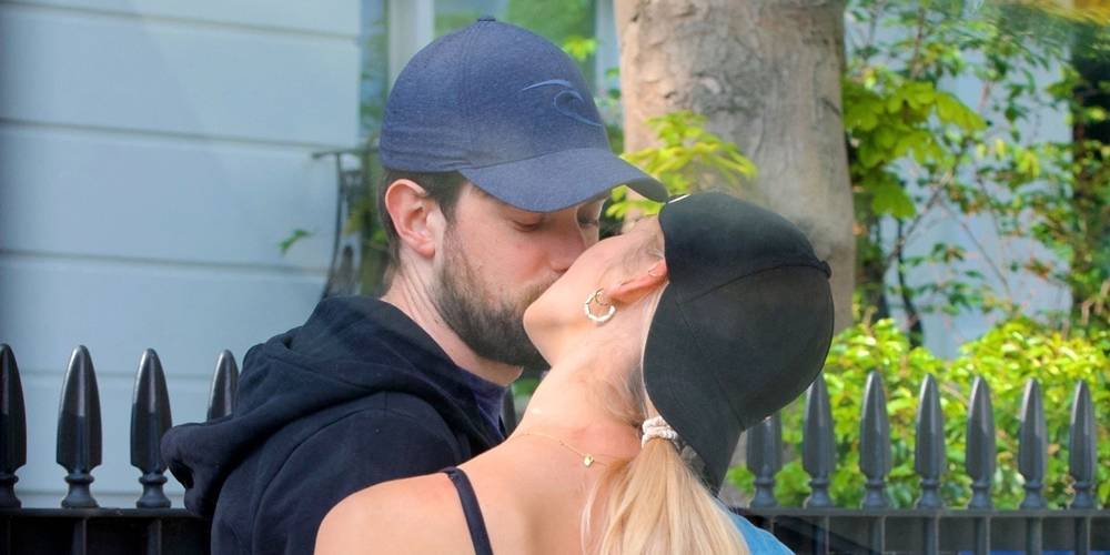 Jack Whitehall Shares a Kiss With Girlfriend Roxy Horner in London - www.justjared.com - Britain