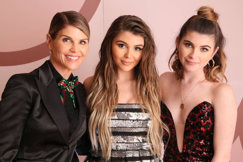 Lori Loughlin’s Daughters Bella And Olivia Jade Say They’re ‘Proud’ Of Her In Mother’s Day Tributes - etcanada.com