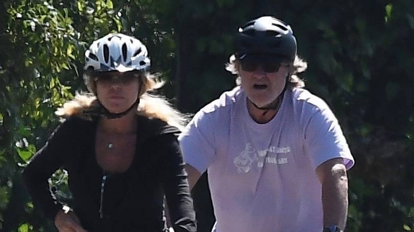 Goldie Hawn & Kurt Russell Go For Mother's Day Bike Ride - www.justjared.com
