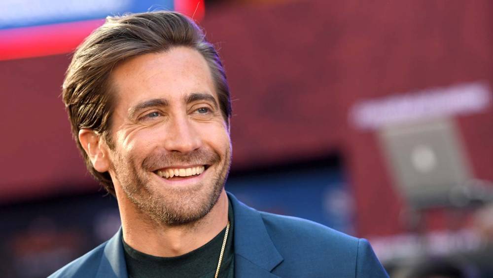 Jake Gyllenhaal Sings "A Love Song for Quarantine" in Viral Monologue Series - www.hollywoodreporter.com