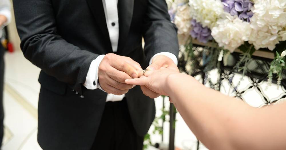 Some small weddings could be allowed to take place from next month under new lockdown rules - www.manchestereveningnews.co.uk