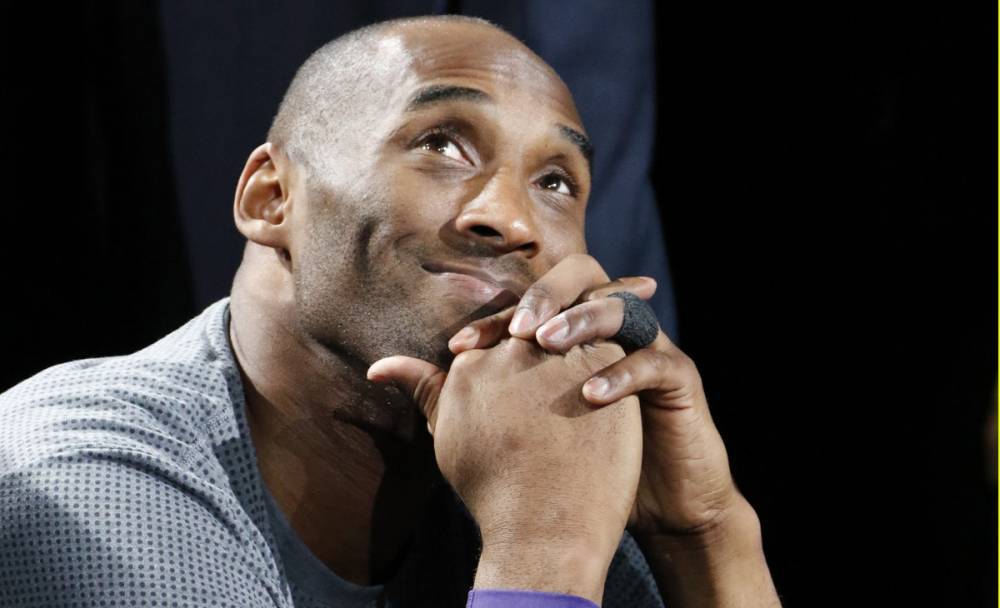 Kobe Bryant's Helicopter Crash: Late Pilot's Rep Blames Passengers for Tragic Accident - www.justjared.com