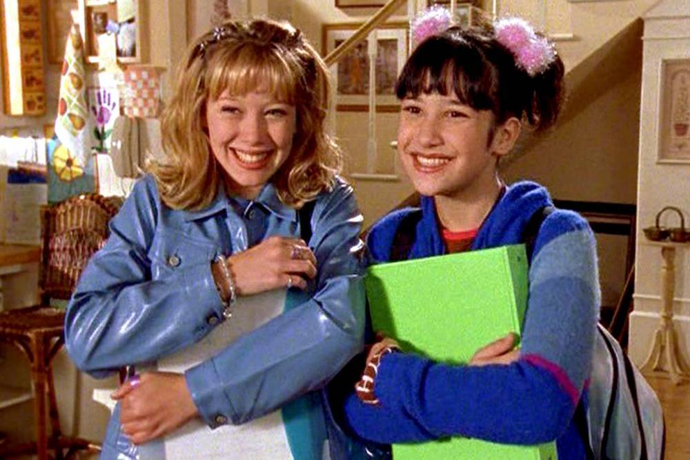Lizzie McGuire Cast Reunite for an Anniversary Table Read of the Bra Episode - www.tvguide.com