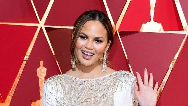 Chrissy Teigen responds to apology from best-selling cookbook author - www.breakingnews.ie - USA