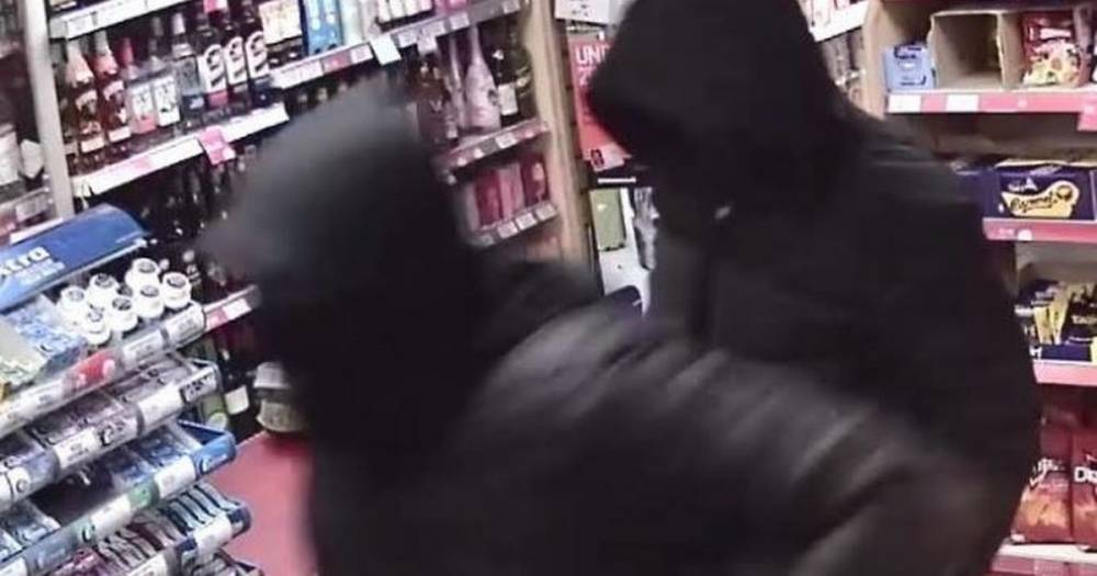Two men with gun and machete storm Bargain Booze - police have now released CCTV images - www.manchestereveningnews.co.uk - county Oldham