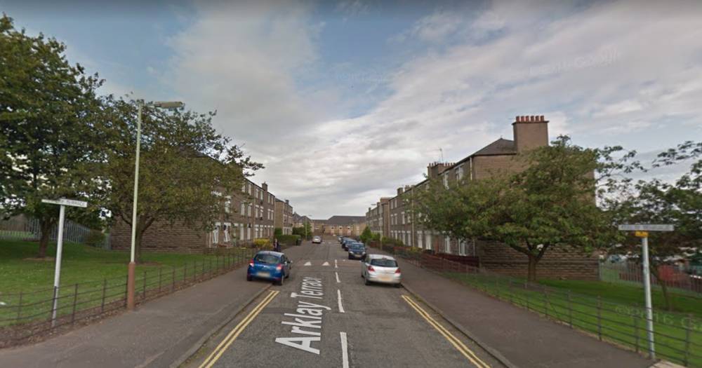 Police seize £12k heroin and cocaine in daylight raid on Scots housing estate - www.dailyrecord.co.uk - Scotland
