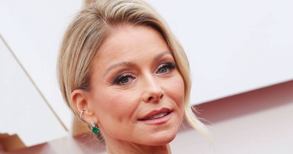 Kelly Ripa Shares Close Look at Her Untreated Roots After Hair Salons Close Amid COVID-19 Outbreak - www.usmagazine.com